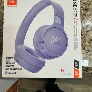 JBL Vivid Purple Noise Cancelling Headphones